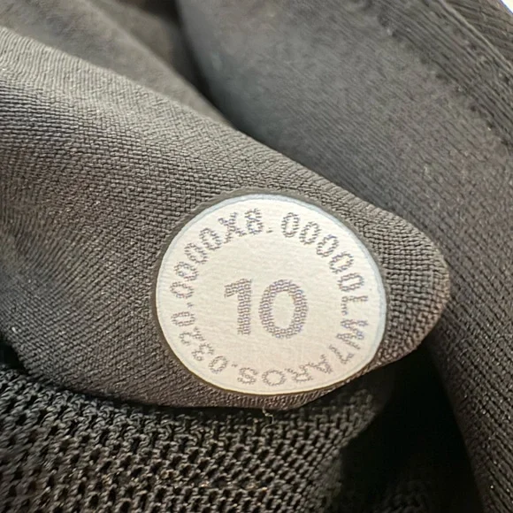 Lululemon On The Fly Short *Woven *2.5" - Picture 7 of 9